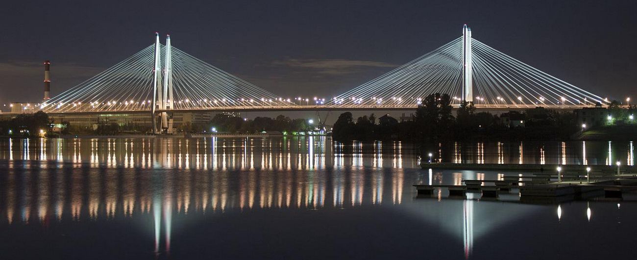 Вид на вантовый мост в Петербурге