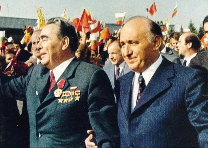 В 1949 году Болгария стояла у истоков создания Совета Экономической Взаимопомощи (СЭВ), и вплоть до его распада в 1991-м была активной его участницей.