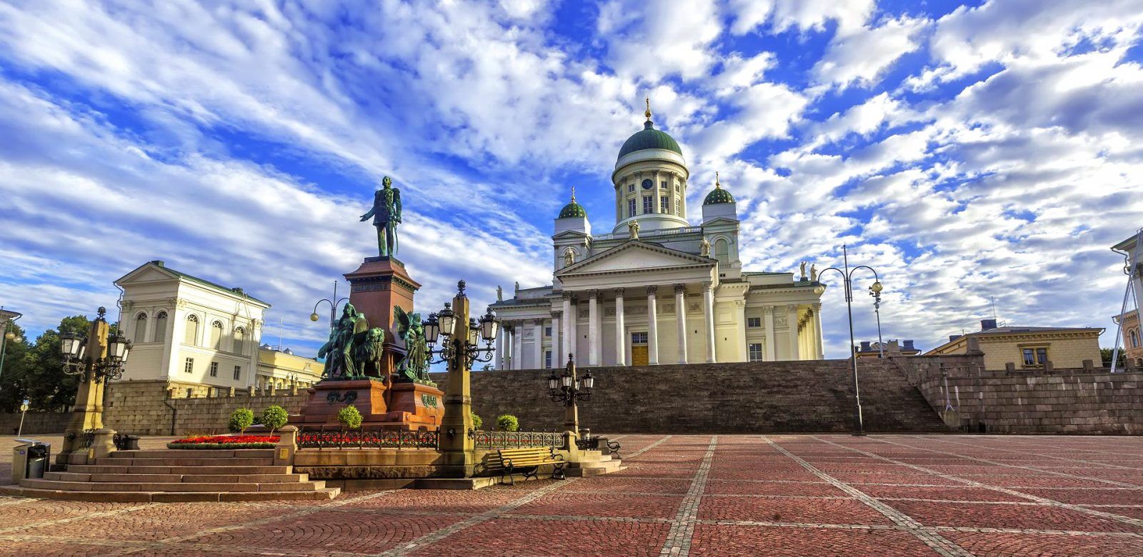 Кафедральный собор и памятник Александру Второму в Хельсинки
