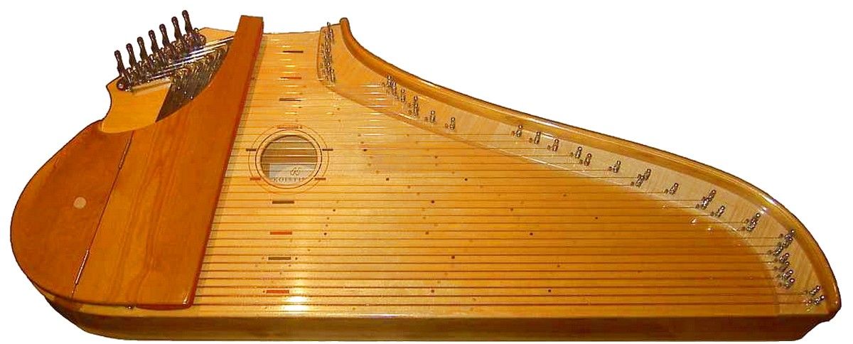 Кантеле — карело-финский струнный щипковый инструмент. На кантеле играют соло, аккомпанируют рунам народного эпоса «Калевала».