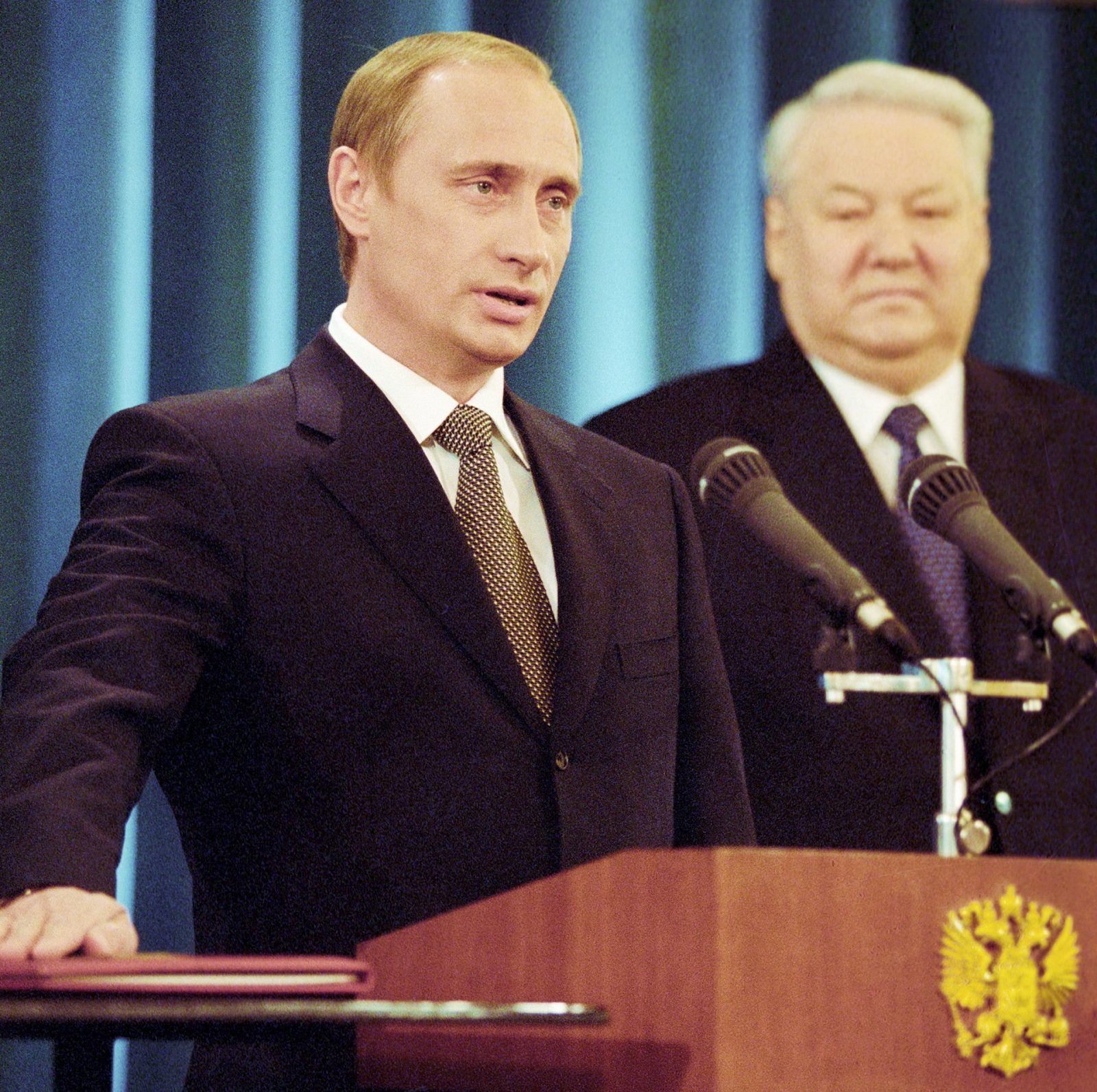Борис Ельцин сдал Россию новому вассалу Запада - своему преемнику Владимиру Путину.