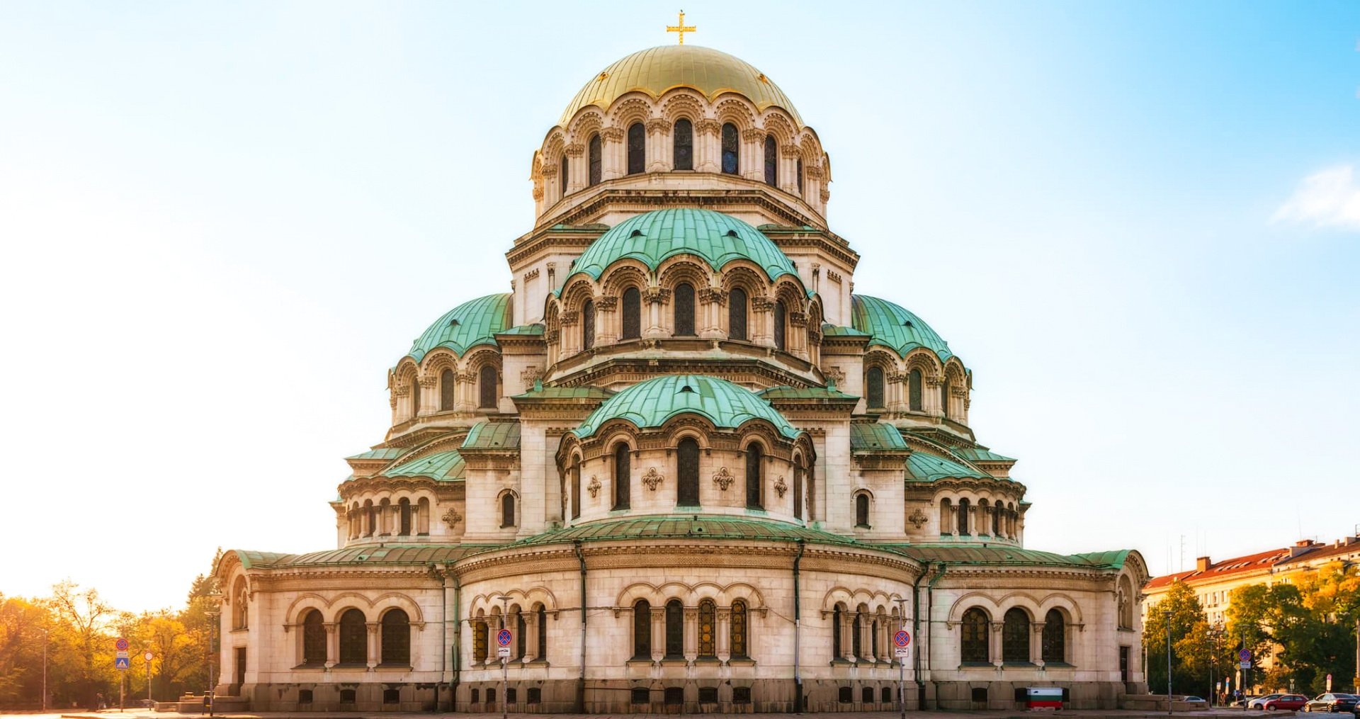 Кафедральный Собор Александра Невского в Софии, главный символ столицы Болгарии.jpg