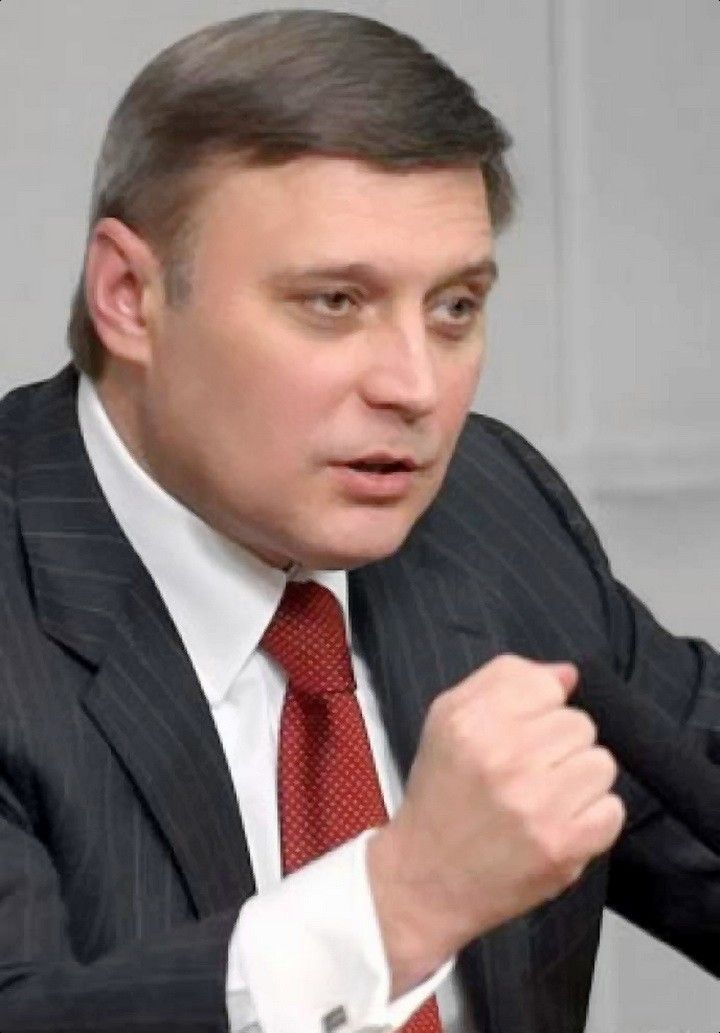 Михаил Михайлович Касьянов родился 8 декабря 1957 года в г. Солнцево Московской области.