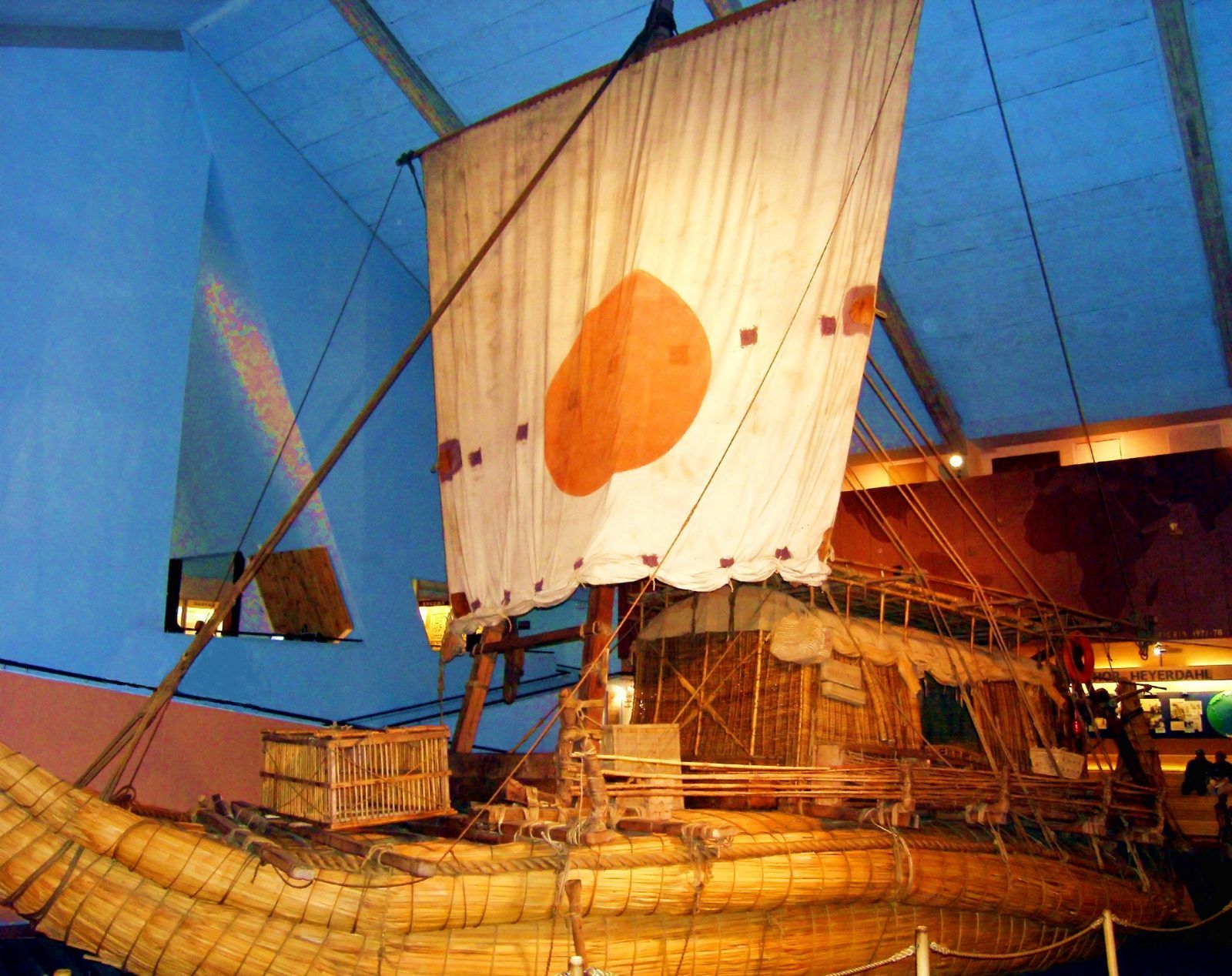 Лодка «Тигрис» Тура Хейердала. Музейный экспонат.