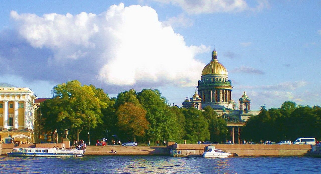 Санкт-Петербург, вид на Александровский сад и Неву